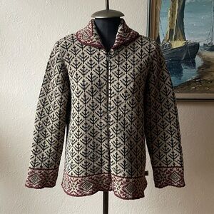 Vintage 90s Nordic inspired wool blend zip-up sweater is size small.